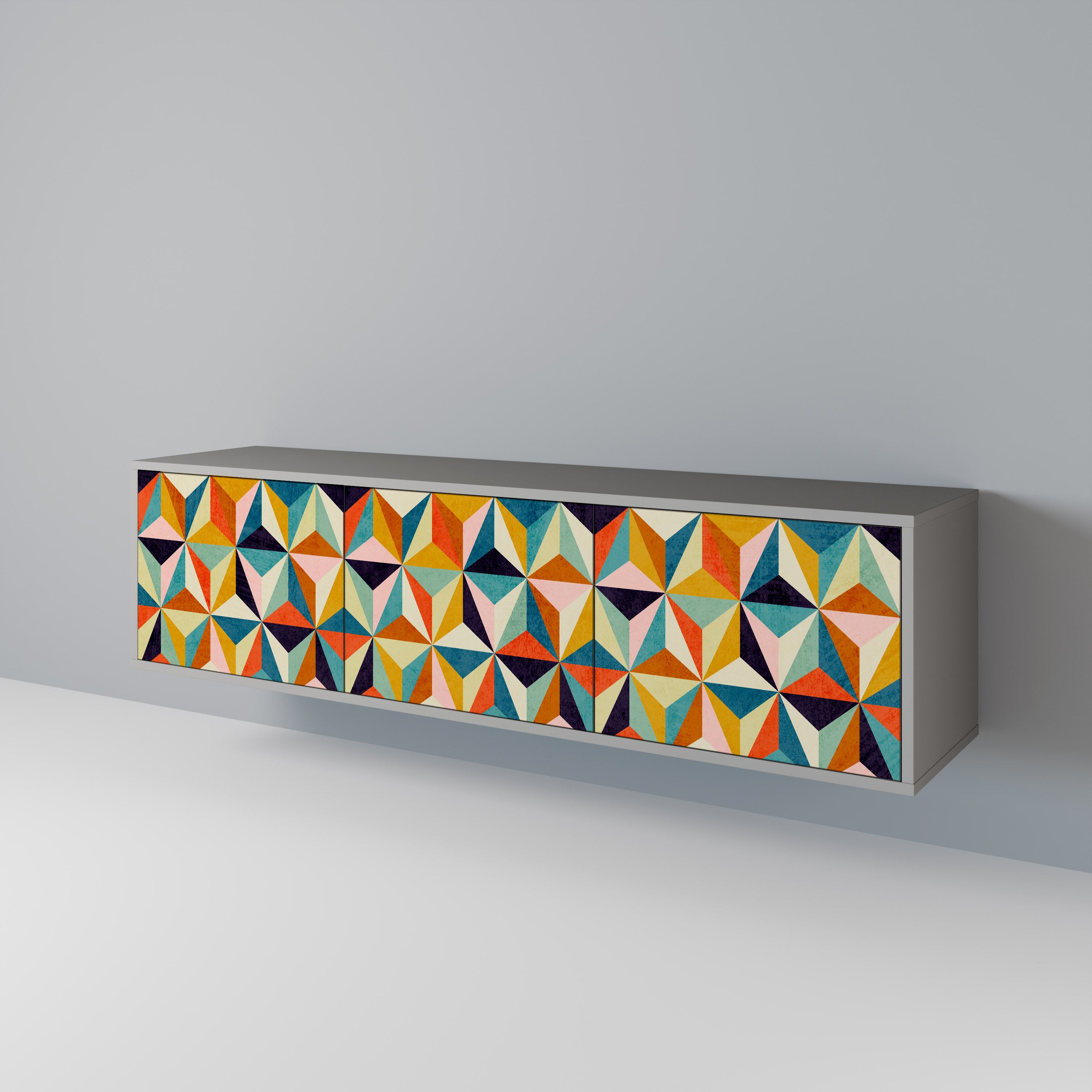 TESSELATE TREASURES TV-bänk med 3 dörrar