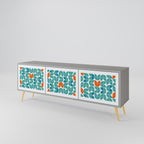 BE THE CHANGE 3-dörrars TV-bänk i grå finish