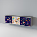 BLOMMKOMBINATION 3-dörrars TV-bänk i grå finish