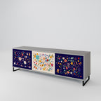 BLOMMKOMBINATION 3-dörrars TV-bänk i grå finish