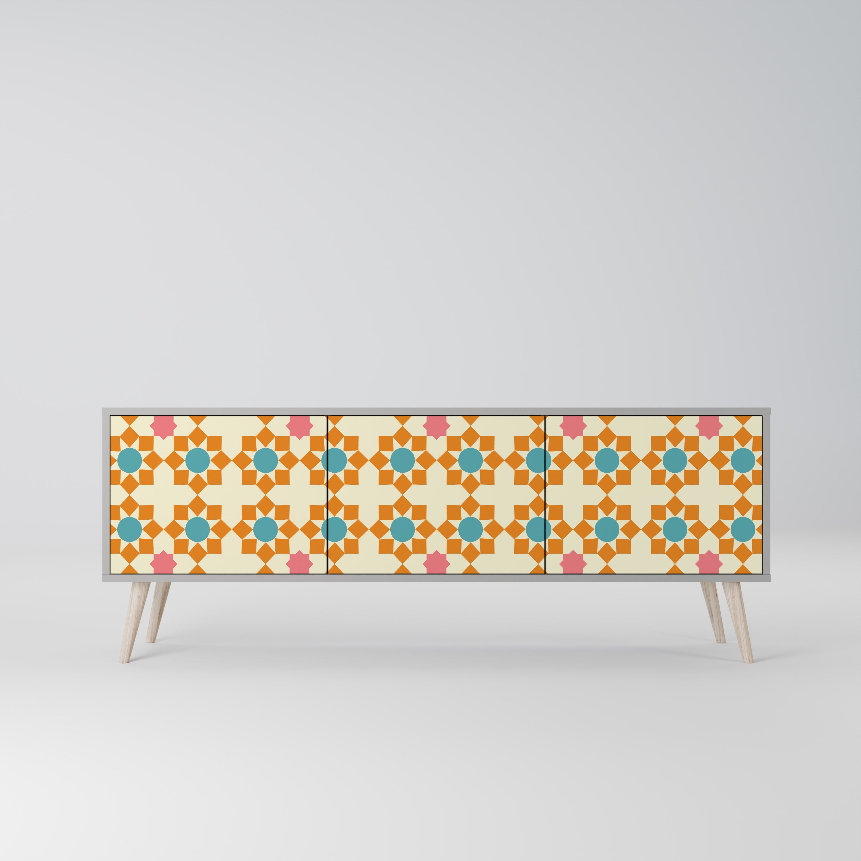 BLOMMAD DECOR 3-dörrars TV-bänk i grå finish