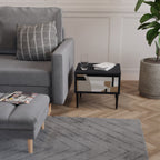 DELICATE MEMMENTO Nattduksbord i svart finish