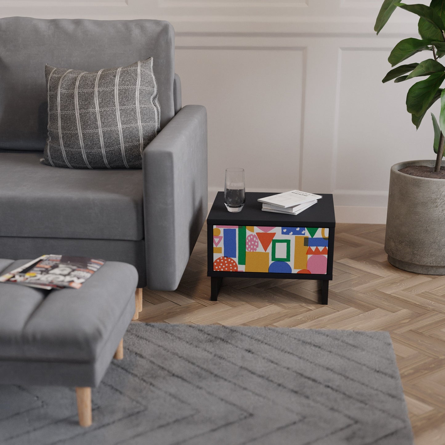 GEOMETRISK GLIMMER Nattduksbord i svart finish