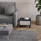 ENERGETIC SPOTS Nattduksbord i svart finish