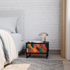 MAKESHIFFT ARTISTRY Nattduksbord i svart finish