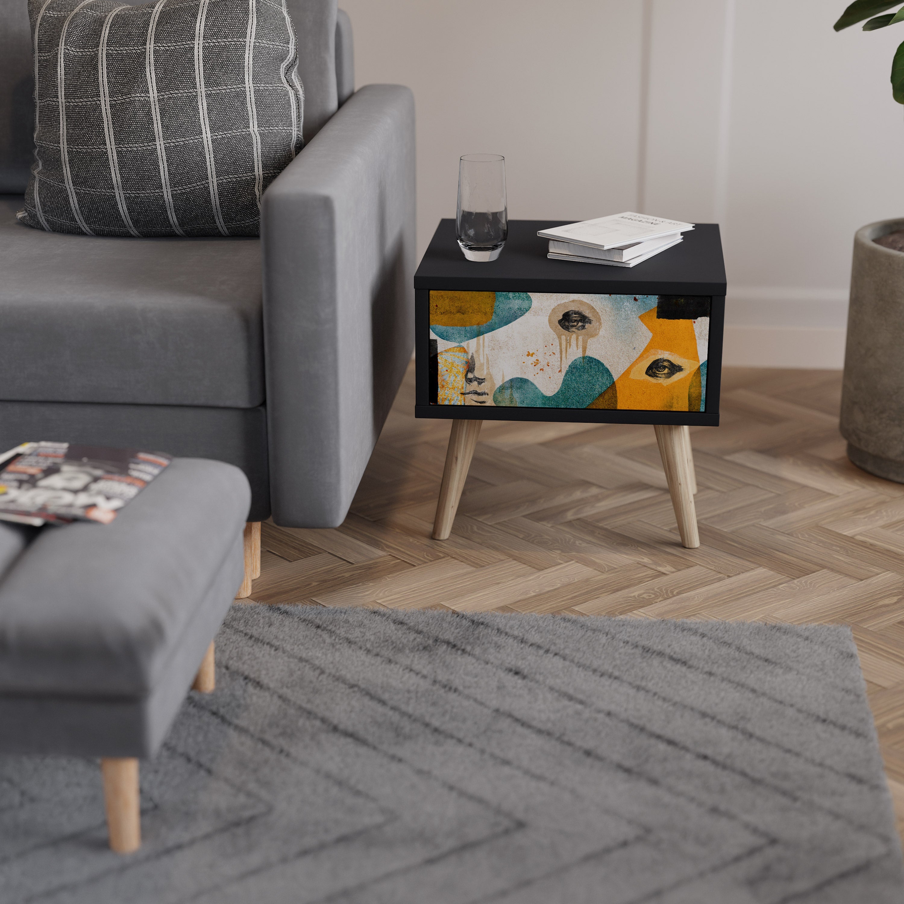 ABSTRACT FACES nattduksbord i svart finish