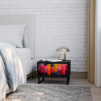 FÄRGGLAGA LJUD Nattduksbord i svart finish