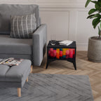 FÄRGGLAGA LJUD Nattduksbord i svart finish