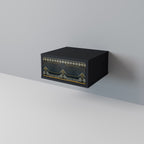 ROYAL ORDINARINESS Nattduksbord i svart finish