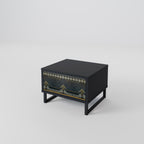 ROYAL ORDINARINESS Nattduksbord i svart finish