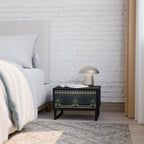 ROYAL ORDINARINESS Nattduksbord i svart finish