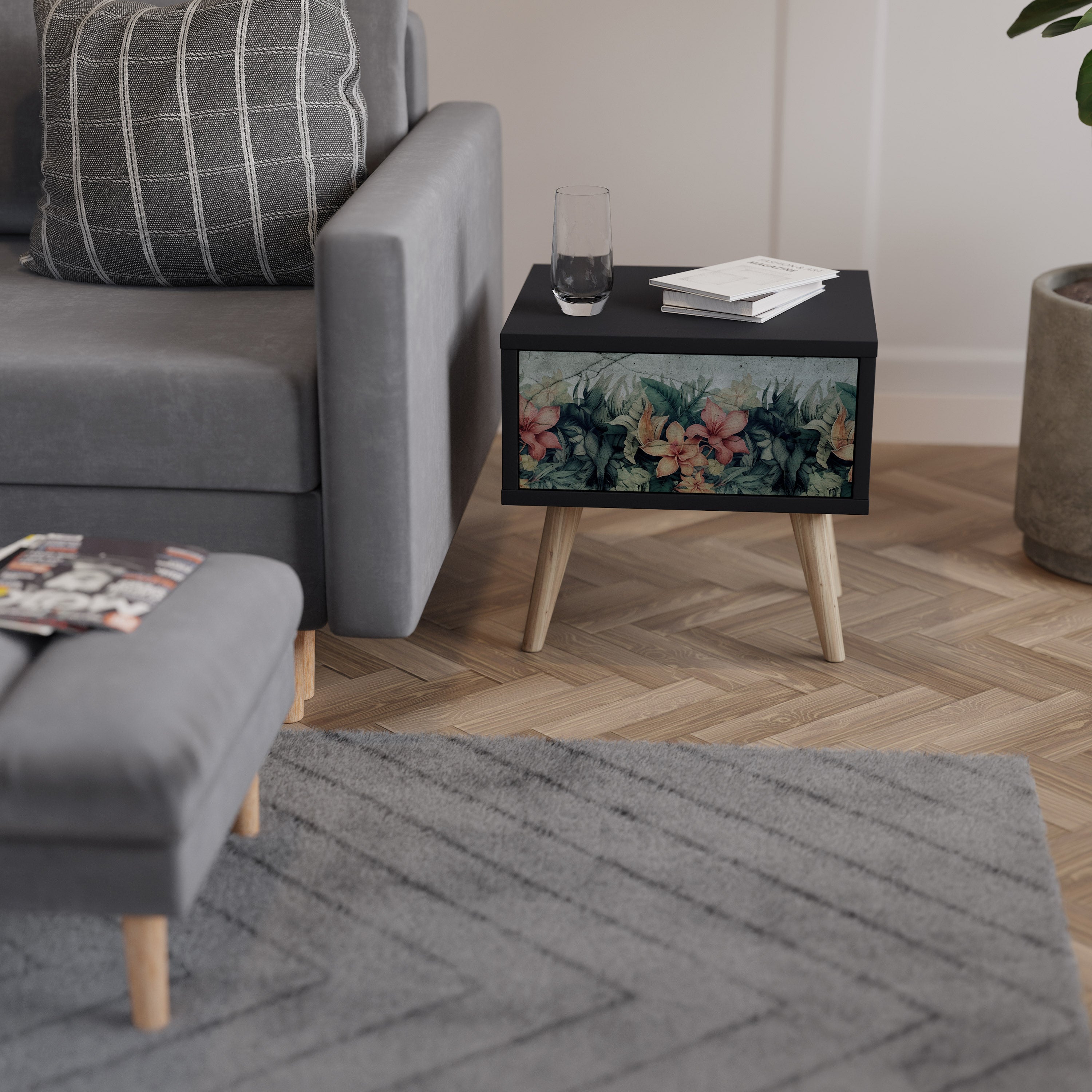 HEAVENLY BLOOM nattduksbord i svart finish