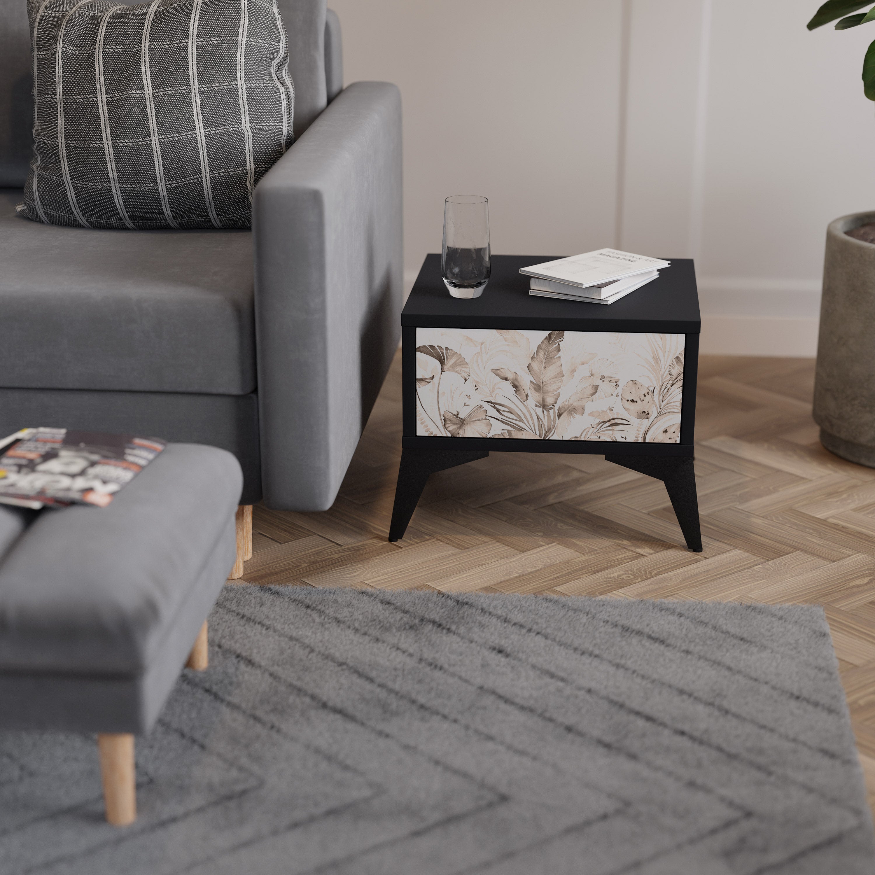 WILD TENDERNESS Nattduksbord i svart finish