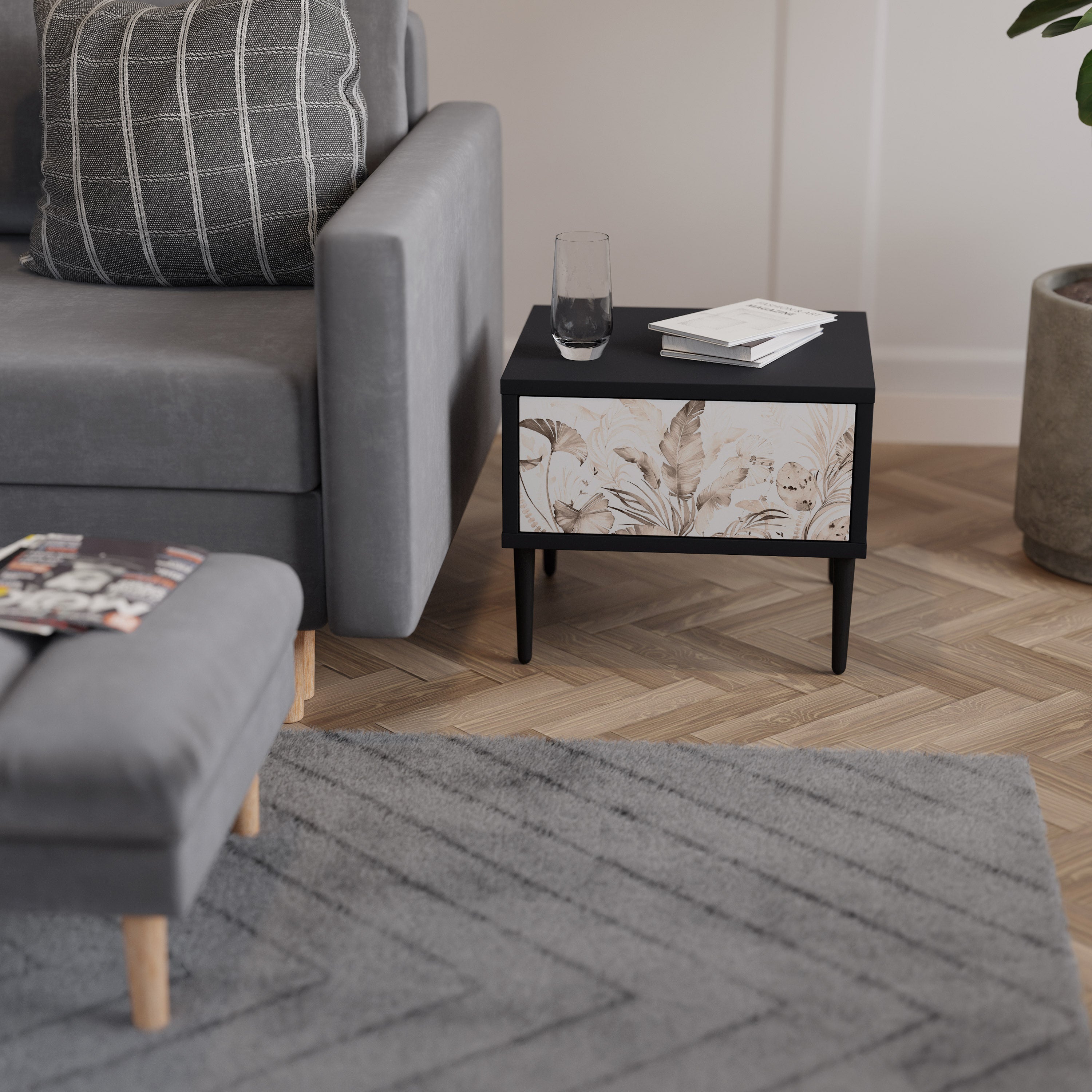 WILD TENDERNESS Nattduksbord i svart finish