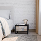 TROPISKA FORMER Nattduksbord i svart finish