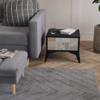 TROPISKA FORMER Nattduksbord i svart finish