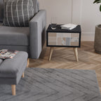 TROPISKA FORMER Nattduksbord i svart finish