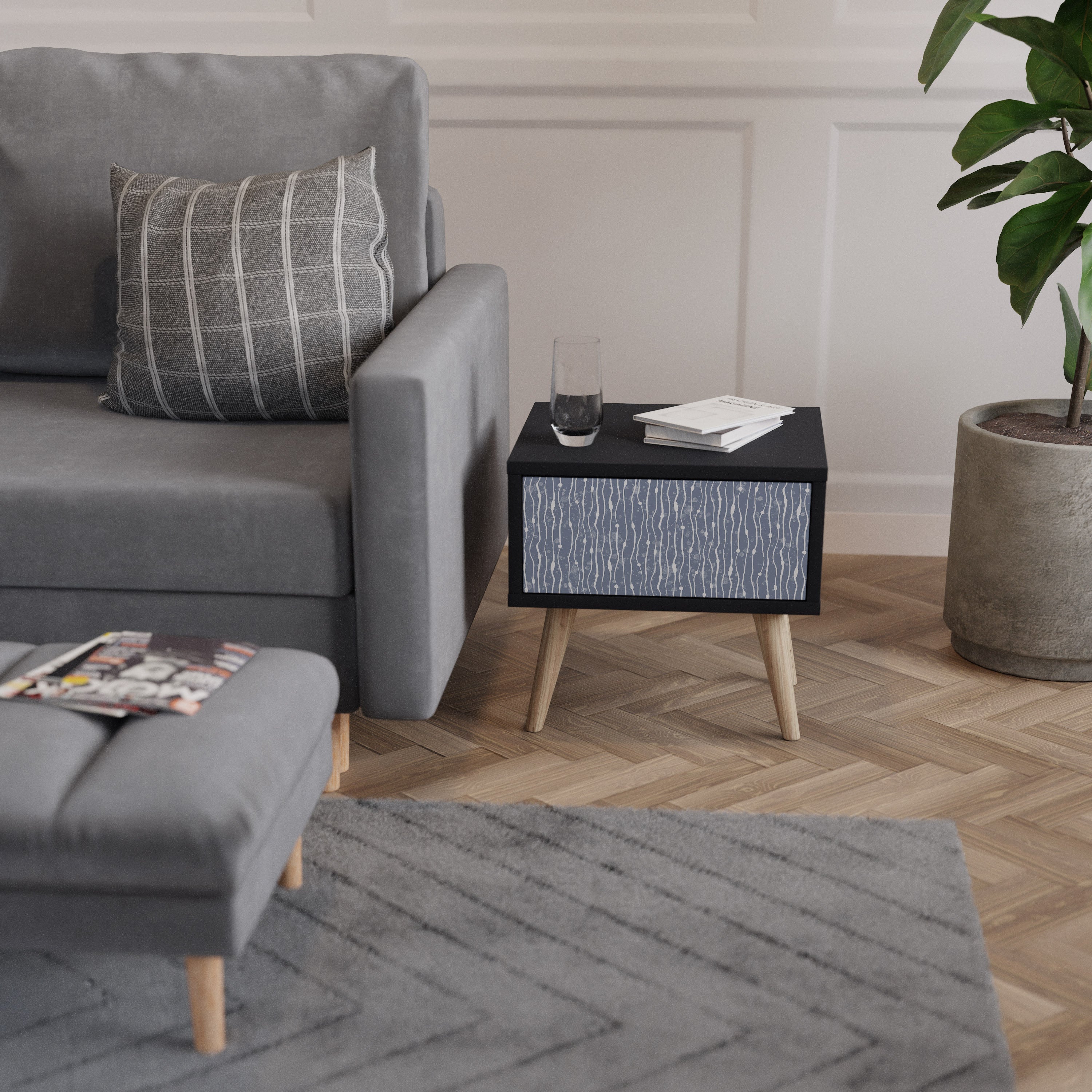 Nattduksbord i svart finish i Graphite Rain