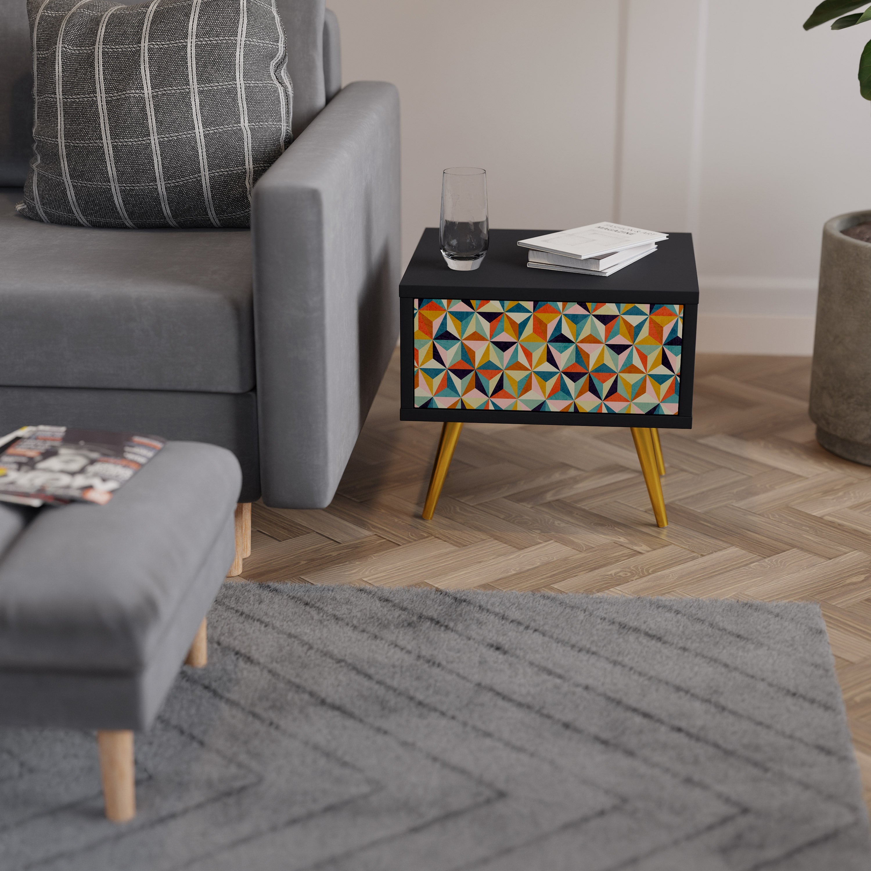 TESSELATE TREASURES Nattduksbord i svart finish