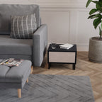 Nattduksbord i svart finish med keramisk textur