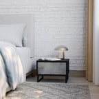 Nattduksbord i betong med svart finish