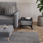 Nattduksbord i betong med svart finish