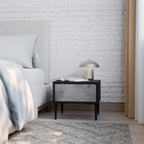 Nattduksbord i betong med svart finish