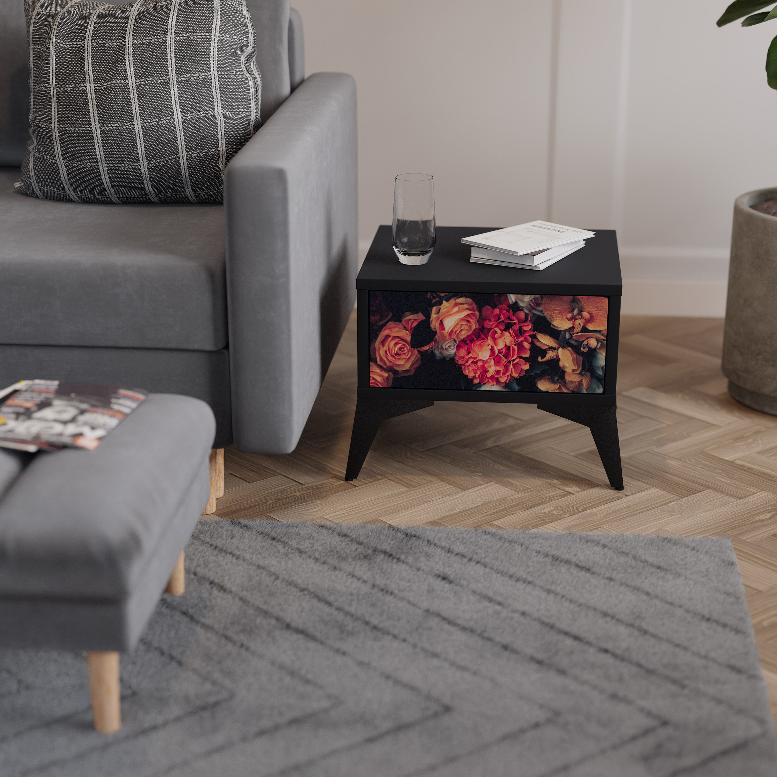 NEVERENDING BLOOM nattduksbord i svart finish
