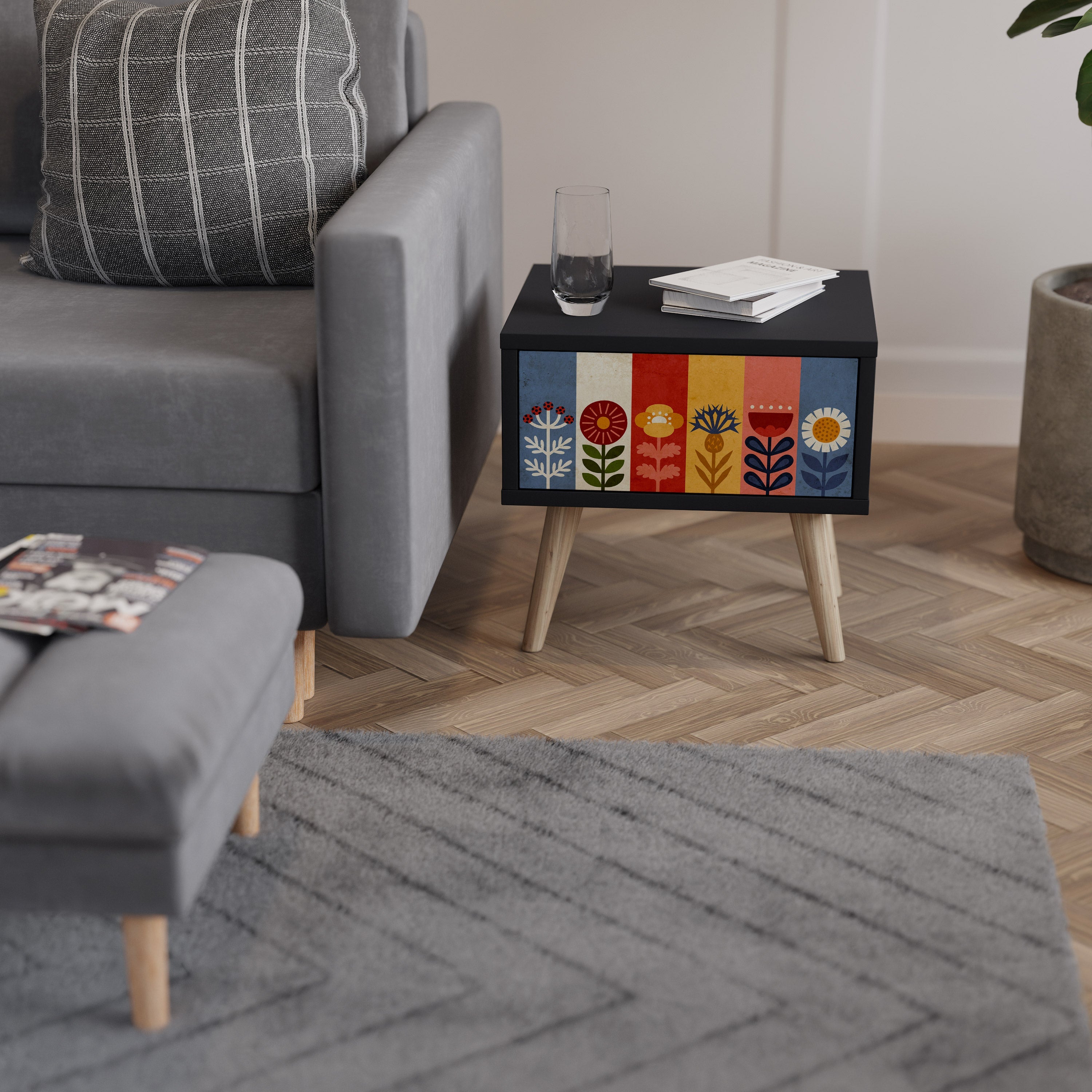 SCANDIC FLOWERET Nattduksbord i svart finish