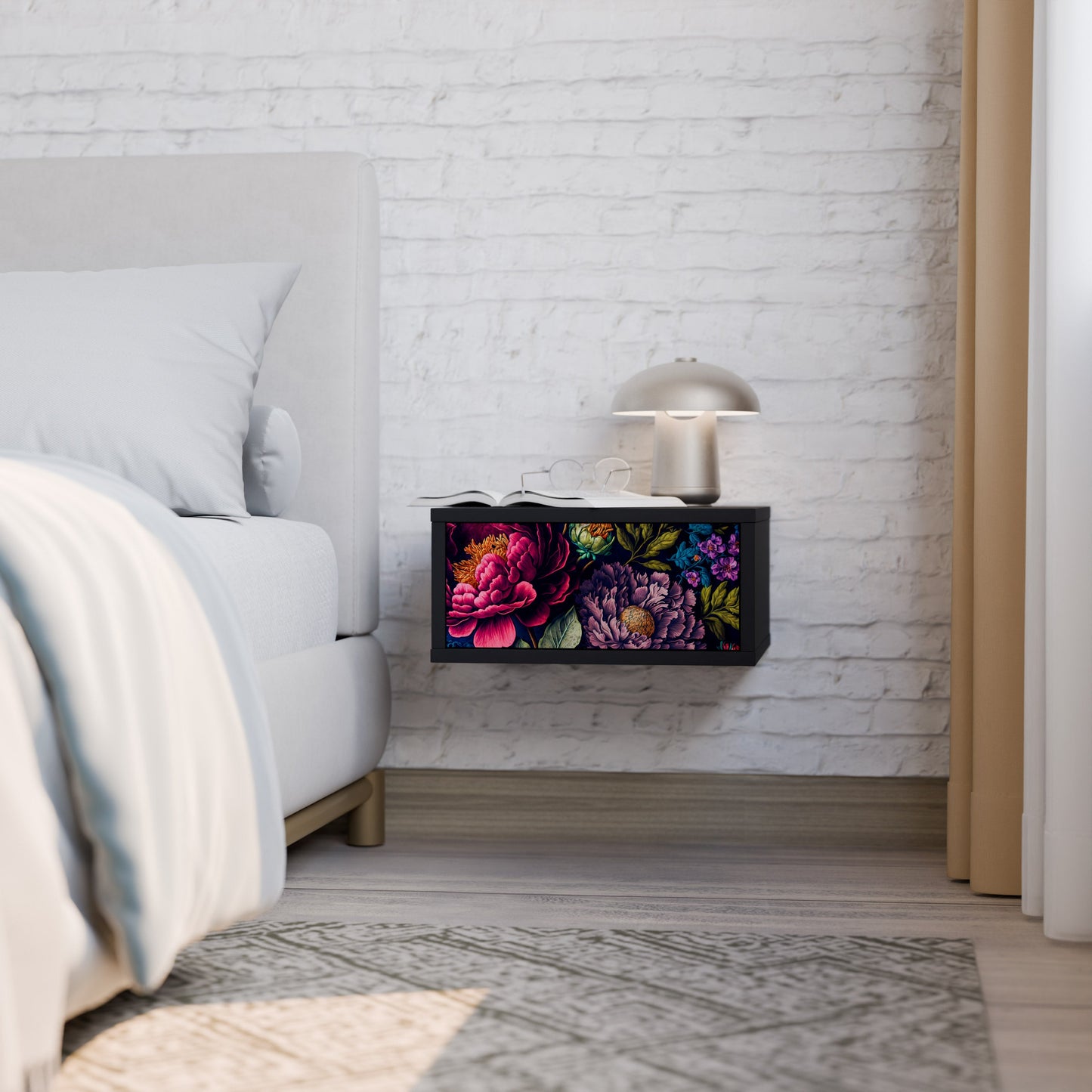 BLOOMING ELEGANCE Nattduksbord i svart finish