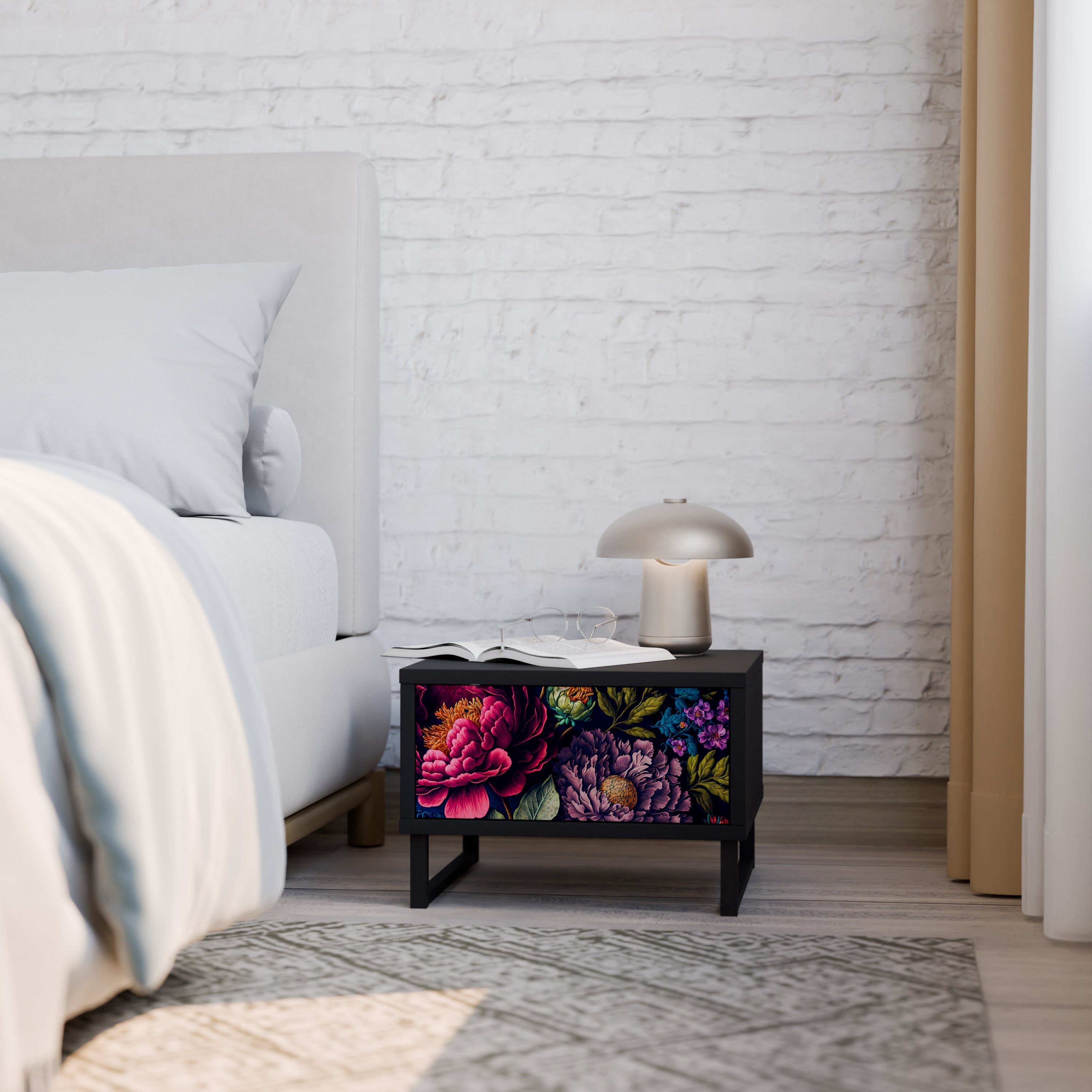 BLOOMING ELEGANCE Nattduksbord i svart finish