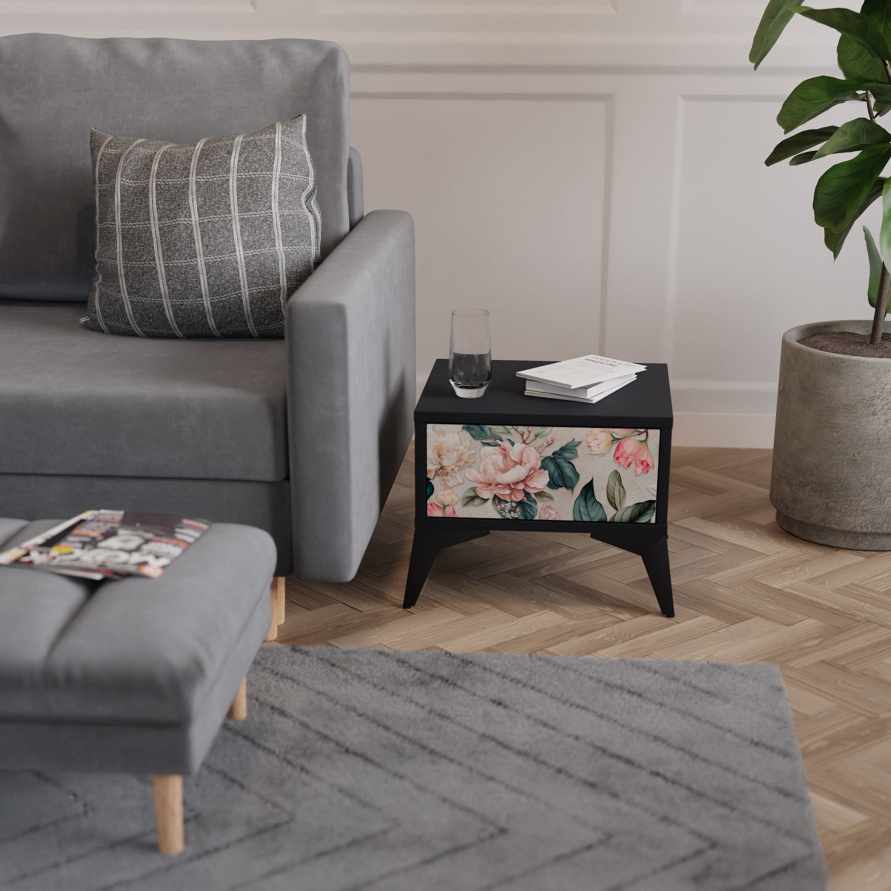 FLORAL GRACE nattduksbord i svart finish