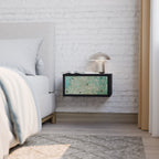 Nattduksbord med blommotiv