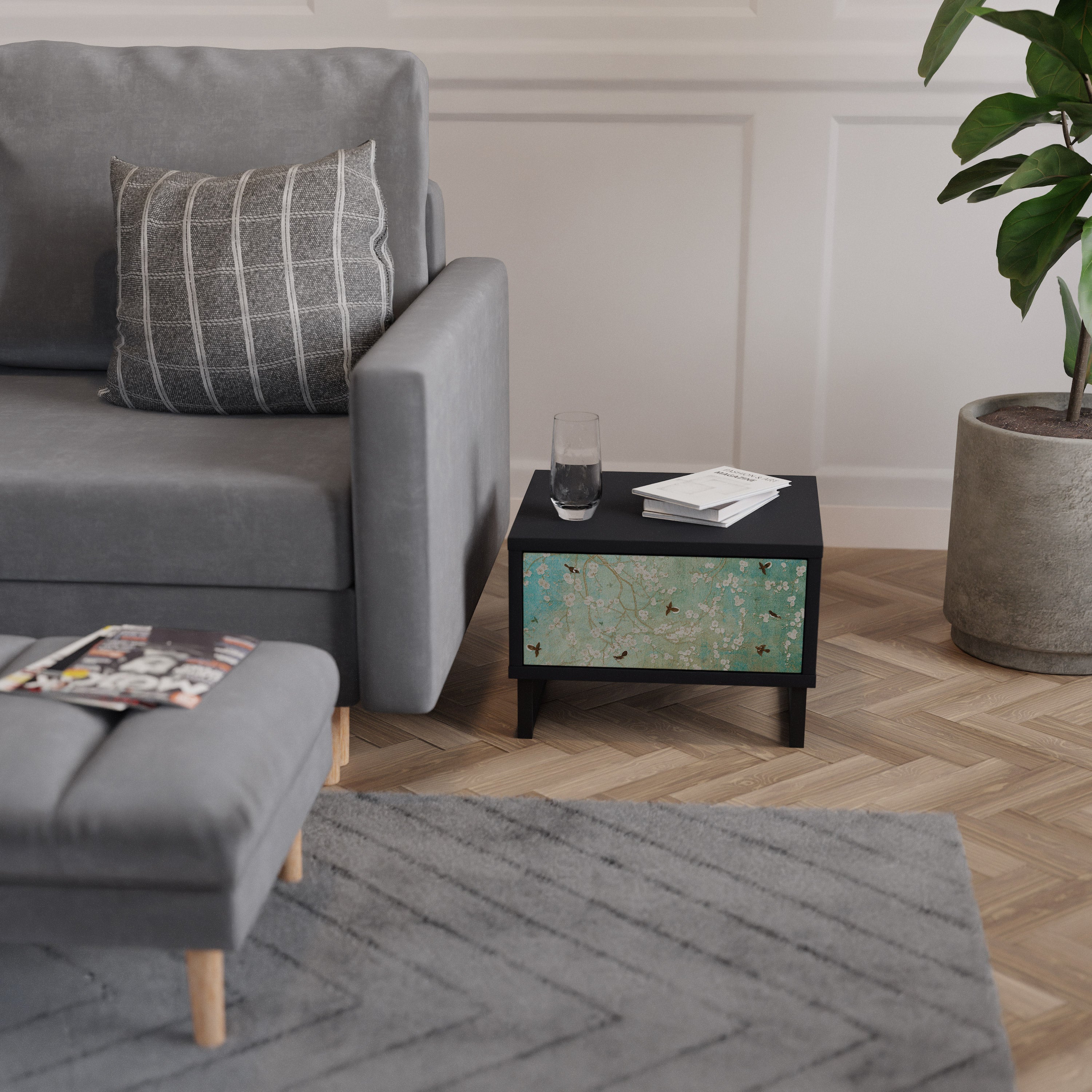 BLOOMING CHARM nattduksbord i svart finish