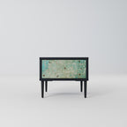 Nattduksbord med blommotiv