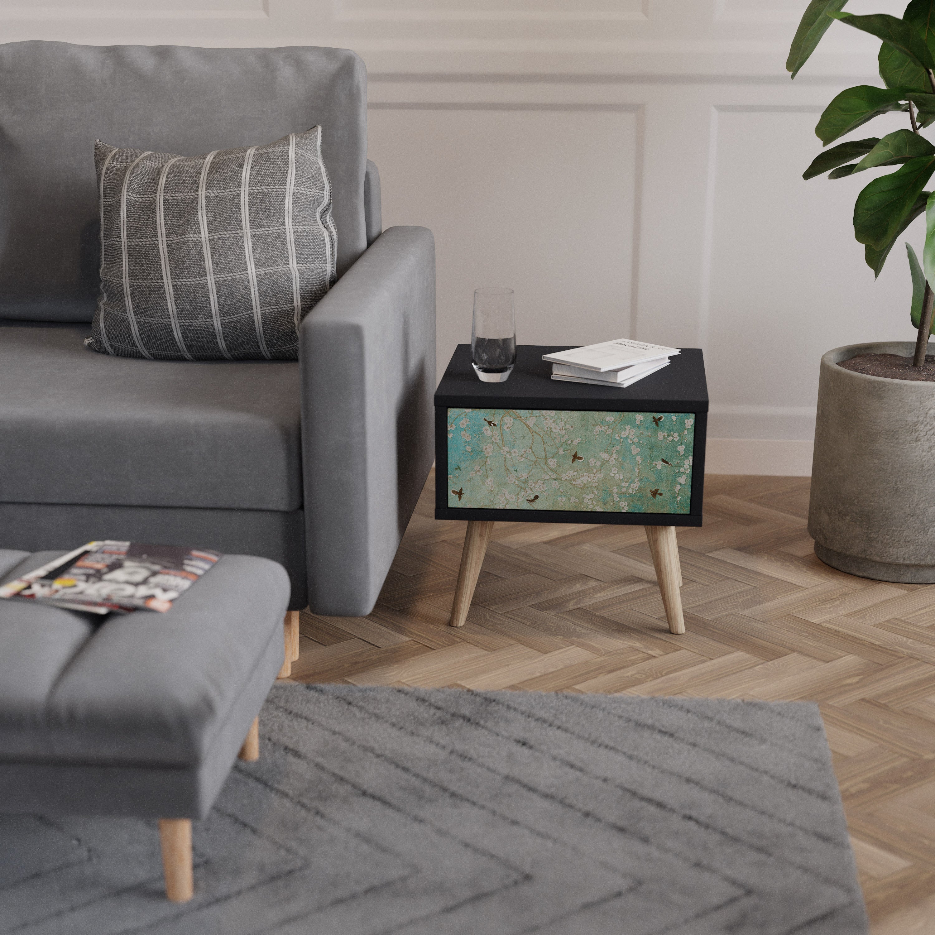 BLOOMING CHARM nattduksbord i svart finish