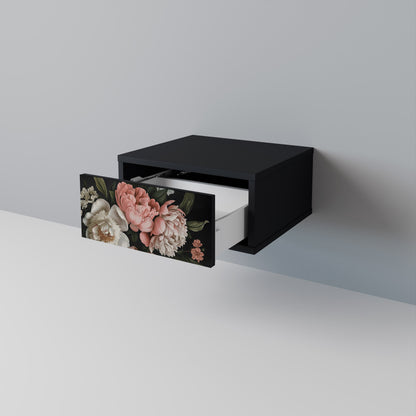 LUSH ELEGANCE Nattduksbord i svart finish
