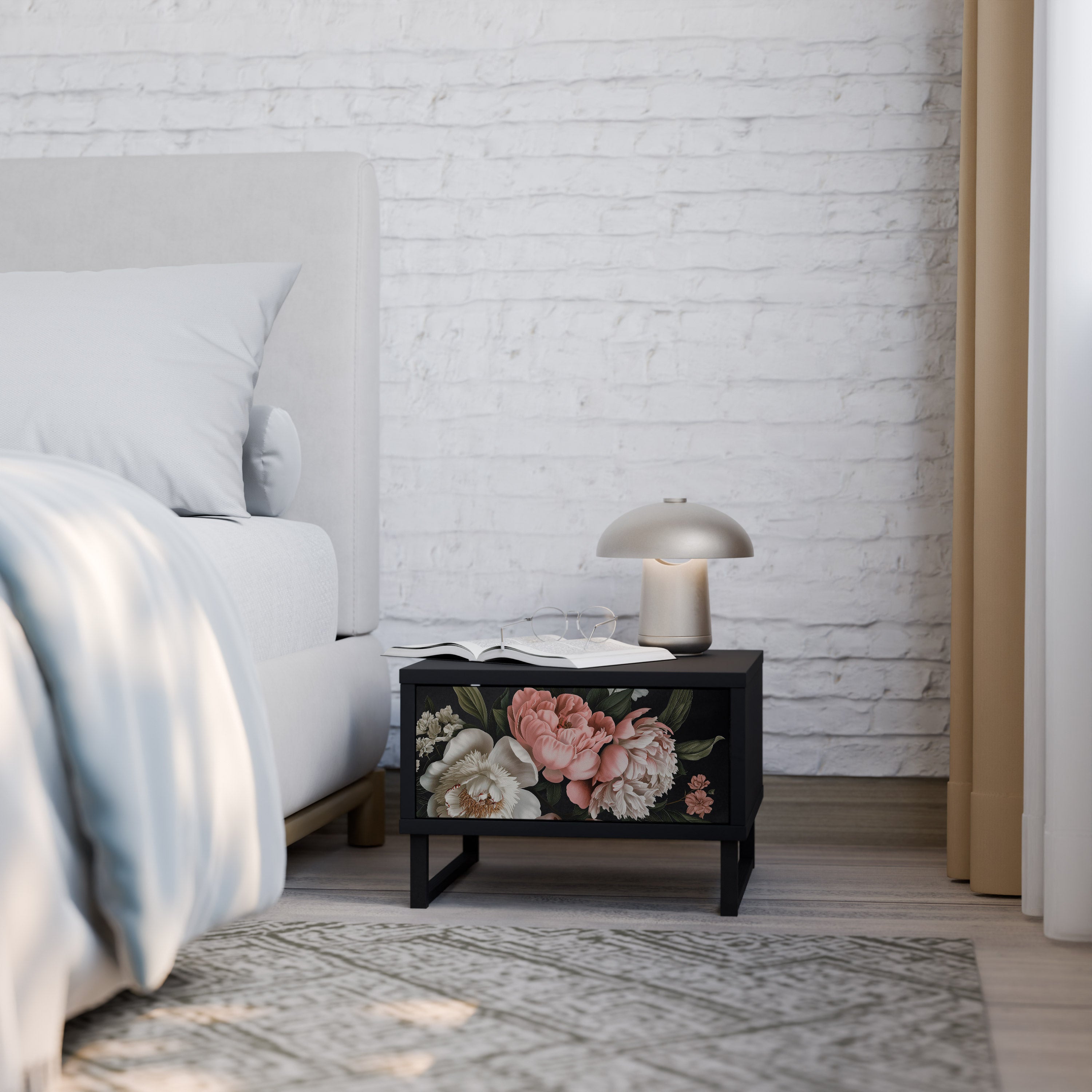 LUSH ELEGANCE Nattduksbord i svart finish