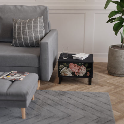 LUSH ELEGANCE Nattduksbord i svart finish