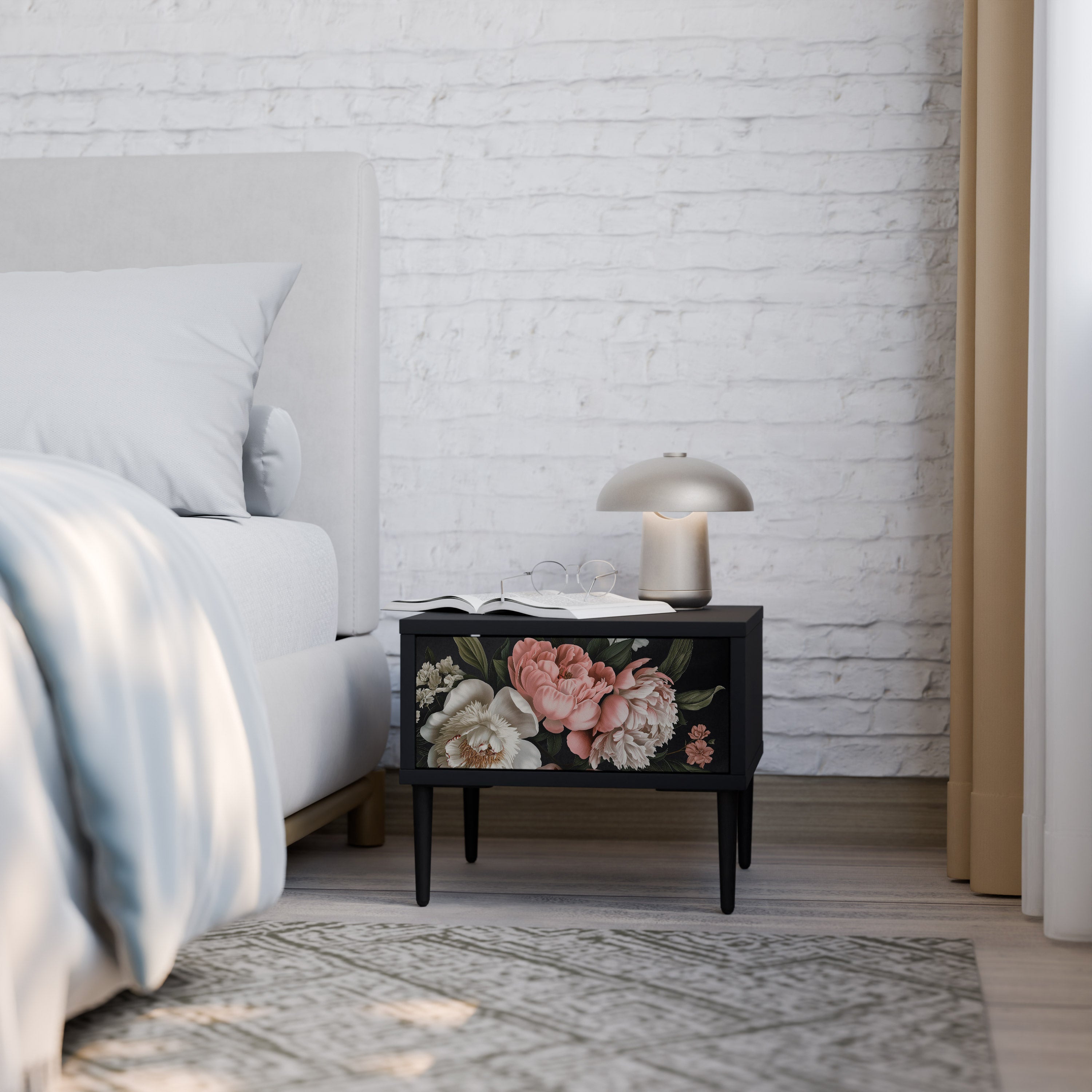LUSH ELEGANCE Nattduksbord i svart finish