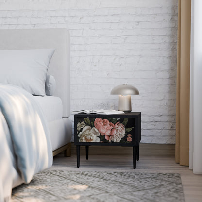 LUSH ELEGANCE Nattduksbord i svart finish
