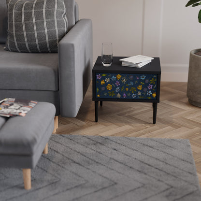 BLOMMOR PÅ MARINBLÅTT SJUKDAGSBORD i svart finish