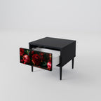 Nattduksbord med dahlior och granatäpplen