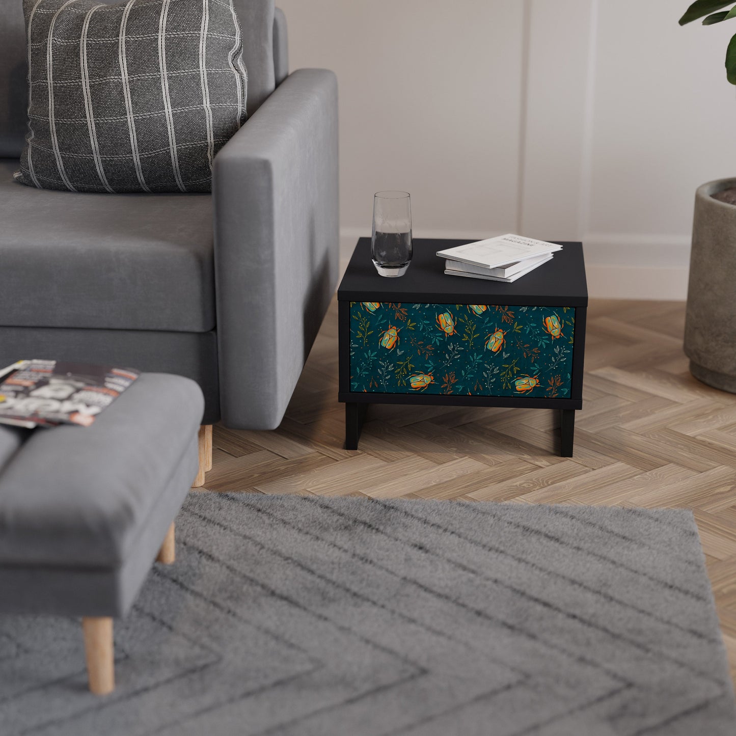 AUTUMN INSECTS Nattduksbord i svart finish