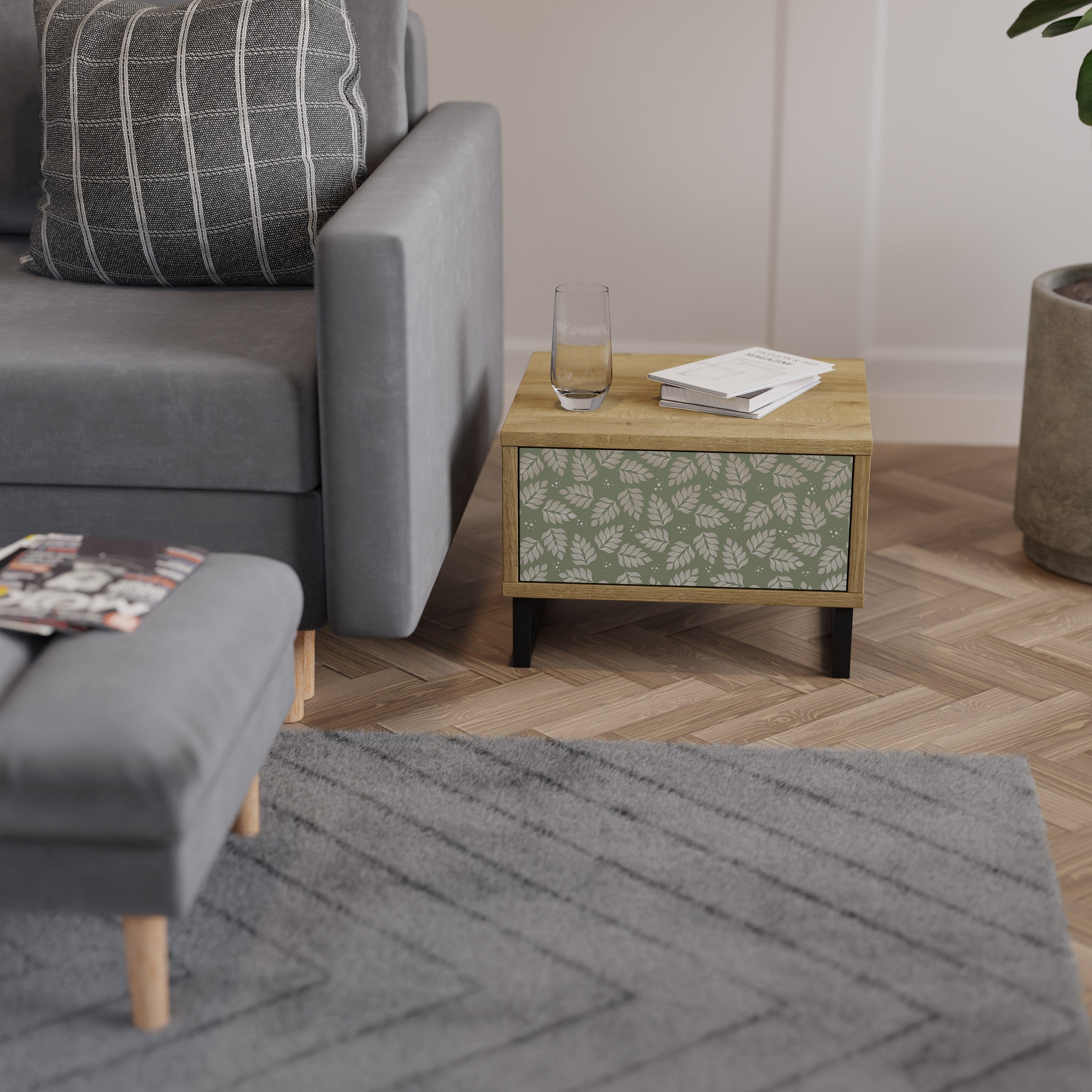 LÖV PÅ GRÖNT Nattduksbord i Oak Effect