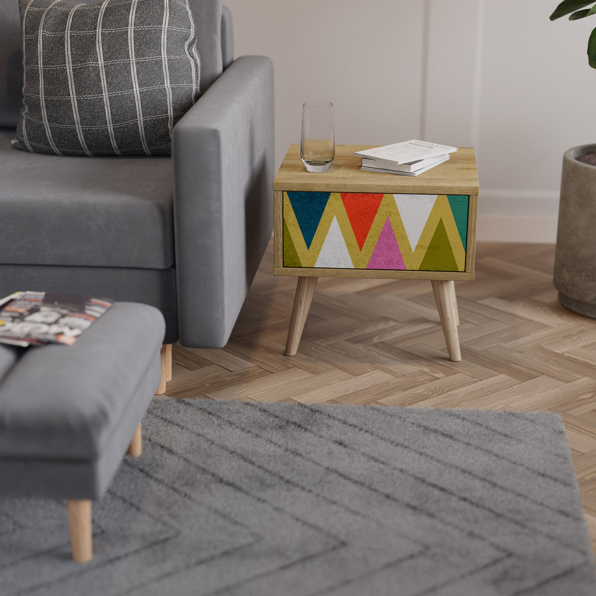 COLORFUL TRIANGLES Sängbord 