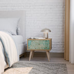 Nattduksbord med blommotiv