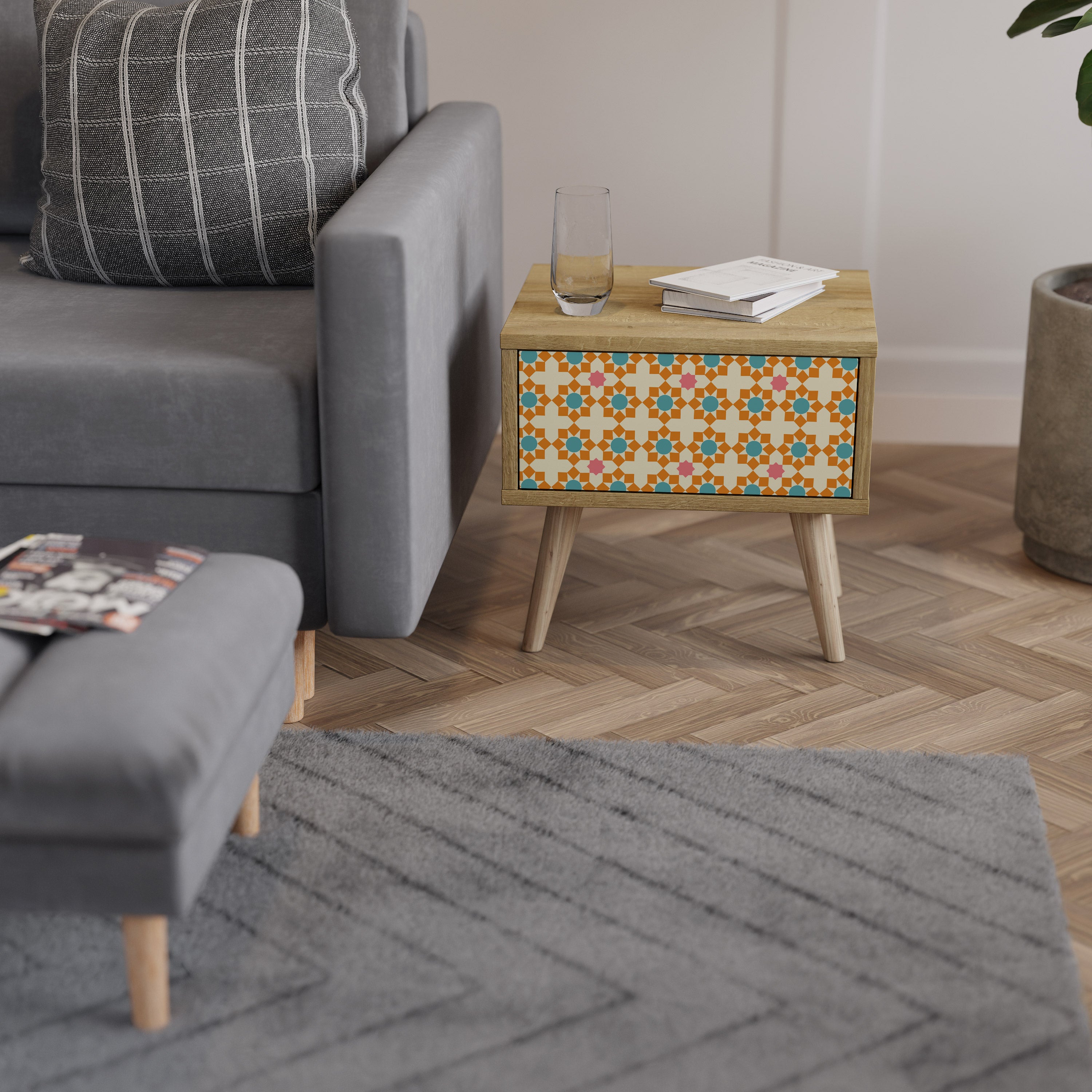 BLOMMAD DEKOR Nattduksbord i ekeffekt