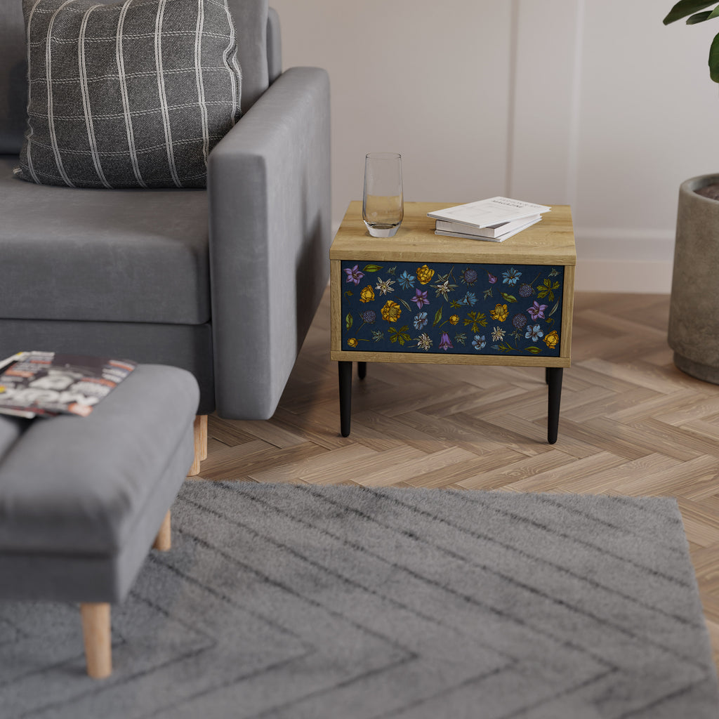 BLOMMOR PÅ MARINBLÅT Nattduksbord i Oak Effect