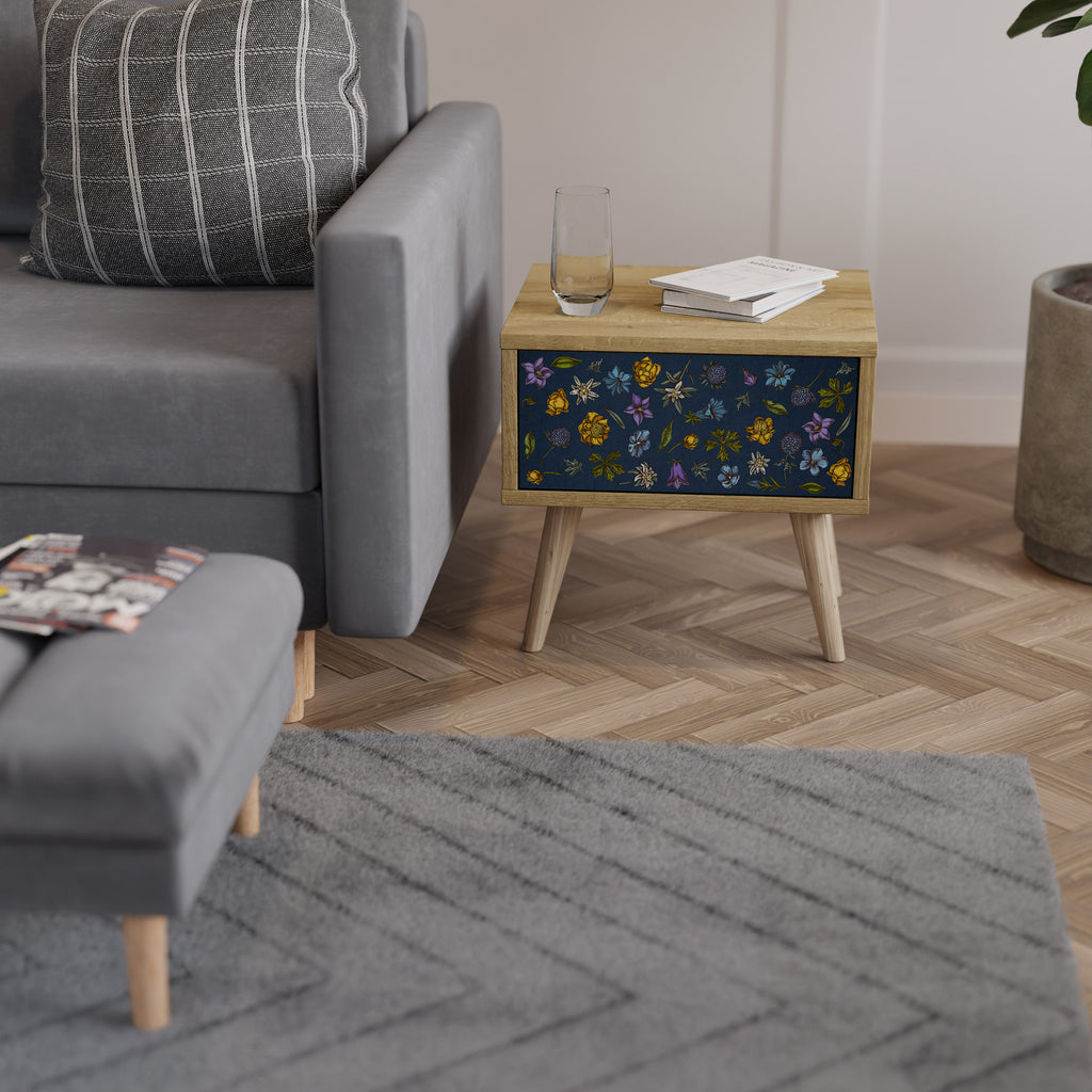 BLOMMOR PÅ MARINBLÅT Nattduksbord i Oak Effect